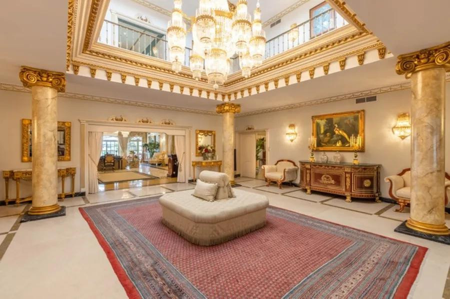 Image {index}: Detached Villa For sale, Puerto Banús, €30,000,000 [HFM-CL10241]