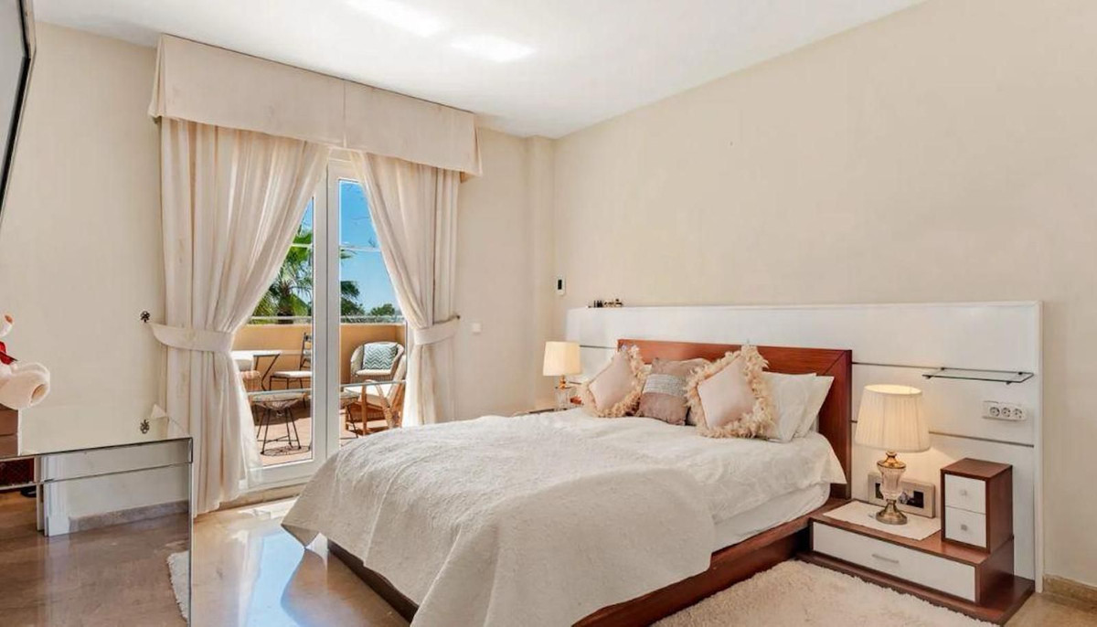 Image {index}: Apartment For sale, Nueva Andalucía, €875,000 [HFM-D20010]