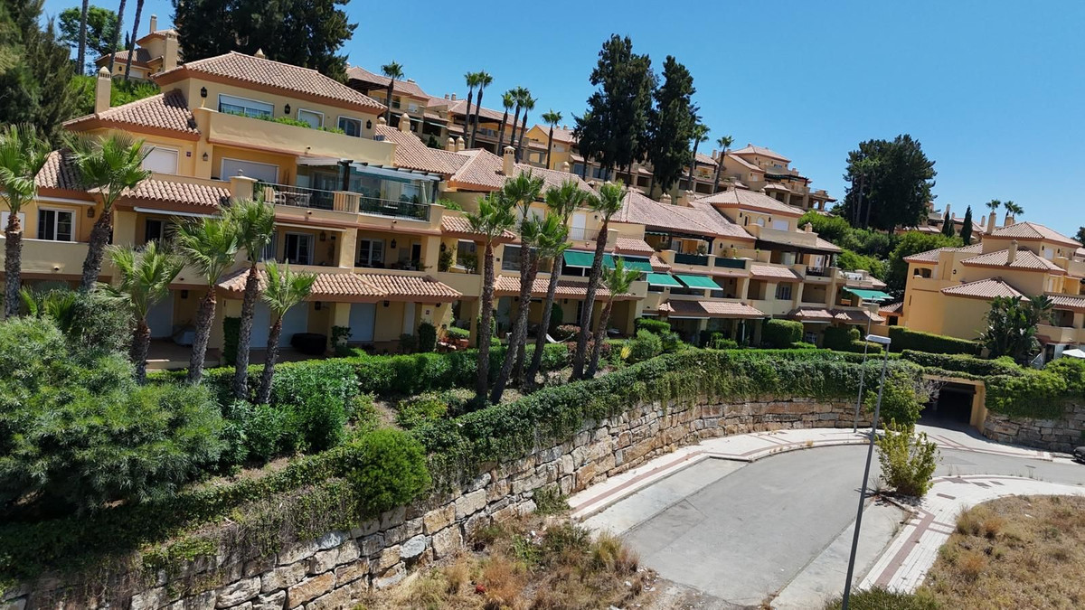 Image {index}: Apartment For sale, Nueva Andalucía, €875,000 [HFM-D20010]