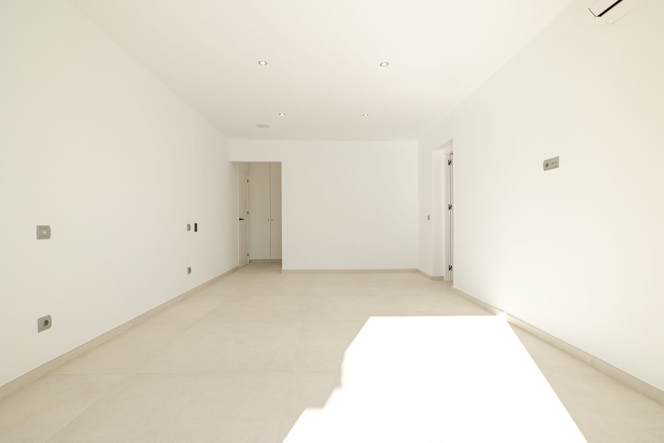 Image {index}: Detached Villa For sale, Estepona, €1,595,000 [HFM-CL10239]