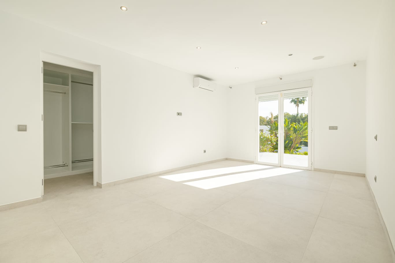 Image {index}: Detached Villa For sale, Estepona, €1,595,000 [HFM-CL10239]