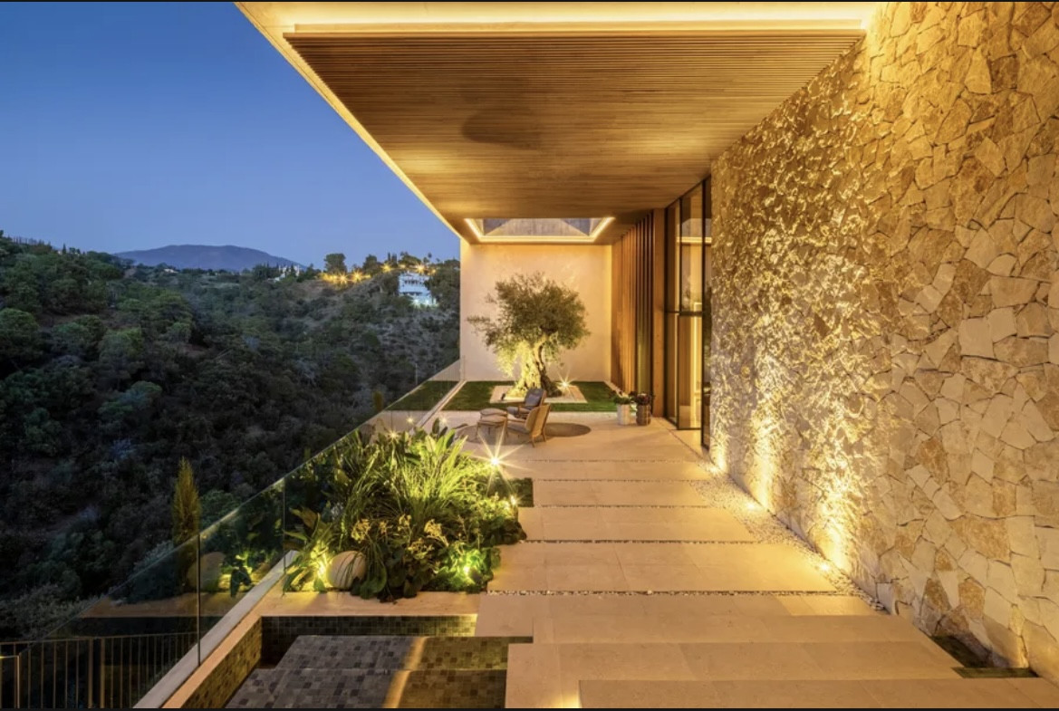 Image {index}: Detached Villa For sale, Benahavís, €11,500,000 [HFM-C40256]