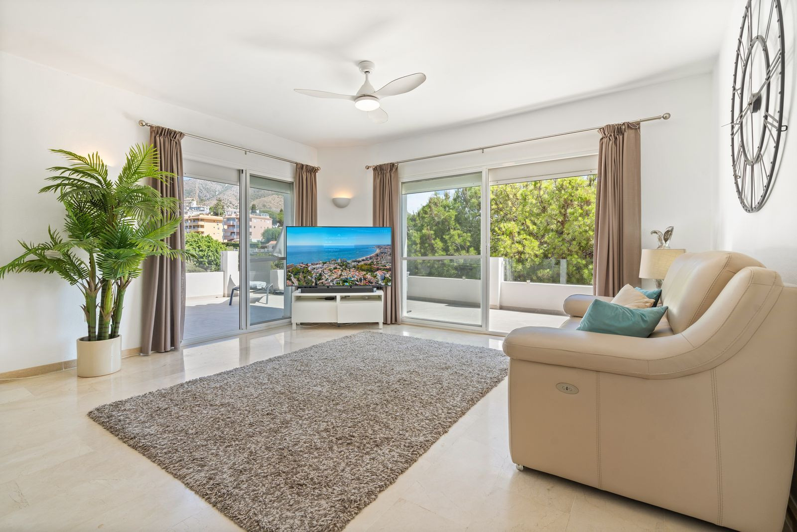 Image {index}: detached villa For sale, Fuengirola, €1,275,000 [HFMs683549]