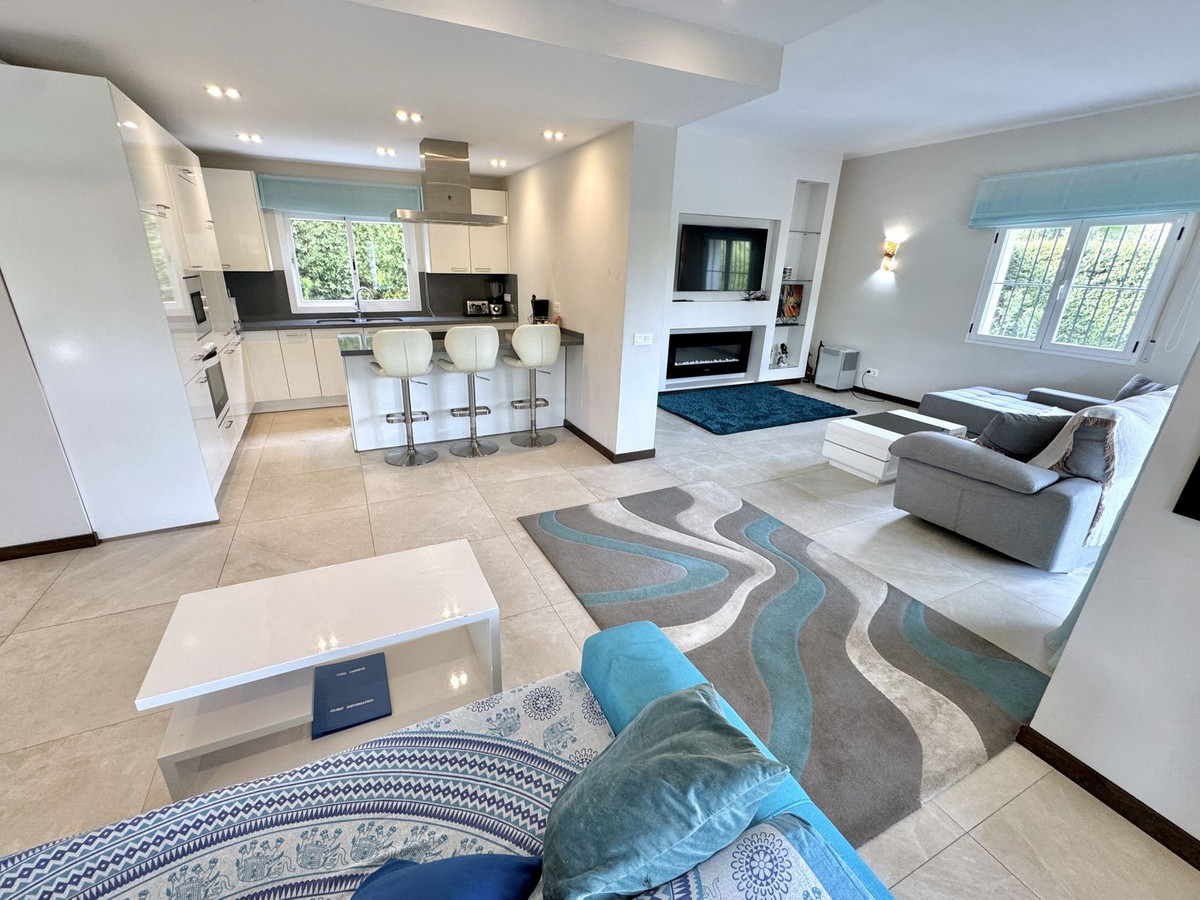 Image {index}: Detached Villa For sale, Nueva Andalucía, €1,695,000 [HFM-CL10252]