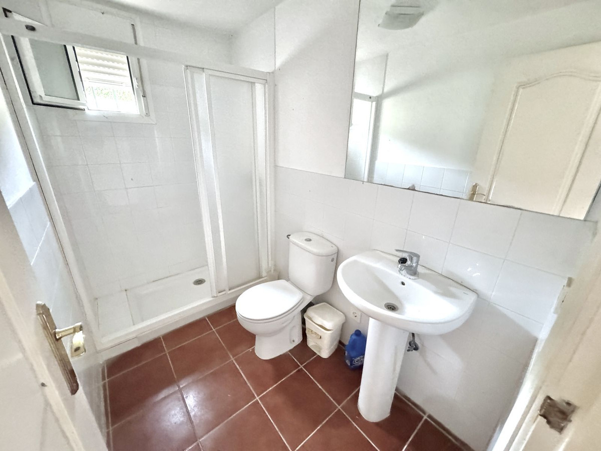 Image {index}: Detached Villa For sale, Nueva Andalucía, €1,695,000 [HFM-CL10252]