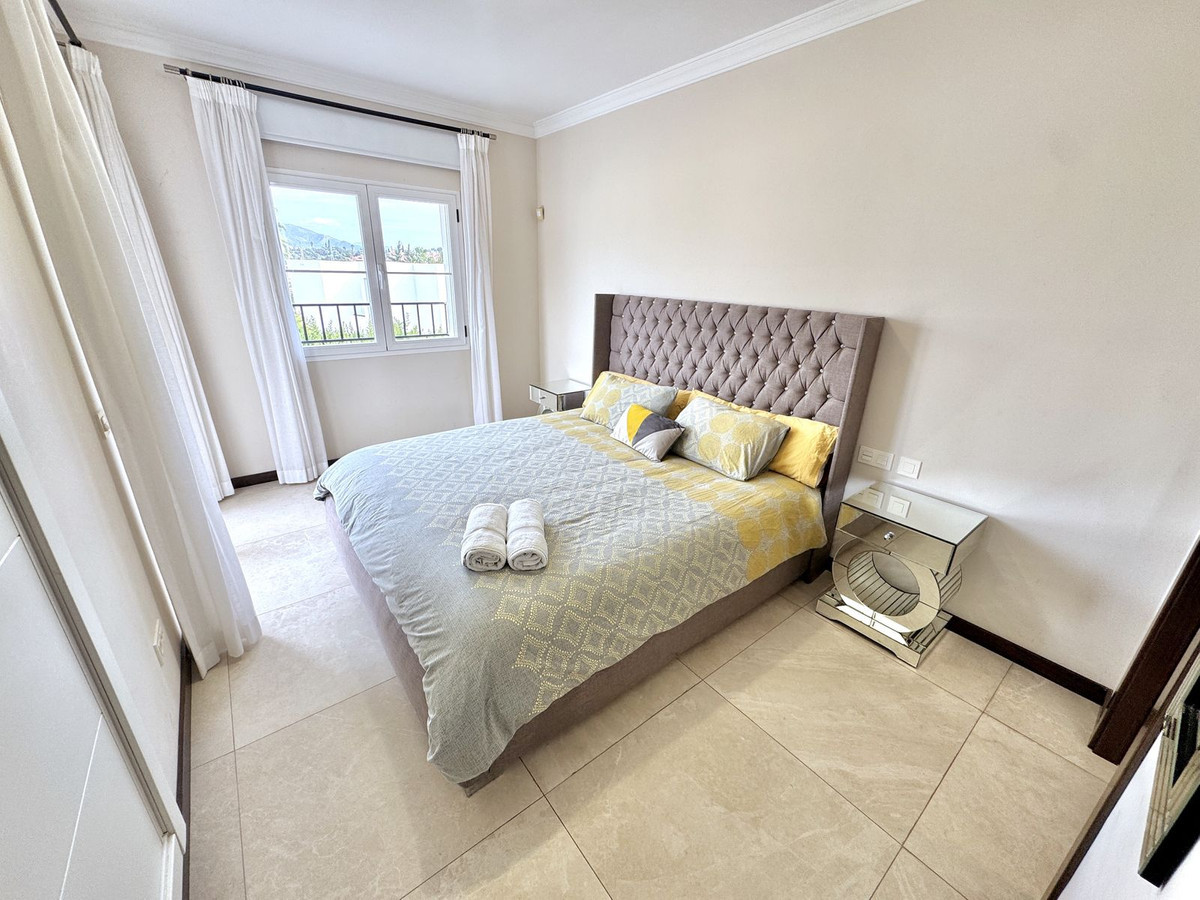 Image {index}: Detached Villa For sale, Nueva Andalucía, €1,695,000 [HFM-CL10252]