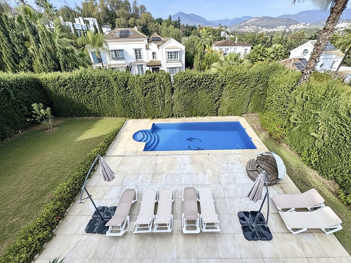 Image {index}: Detached Villa For sale, Nueva Andalucía, €1,695,000 [HFM-CL10252]