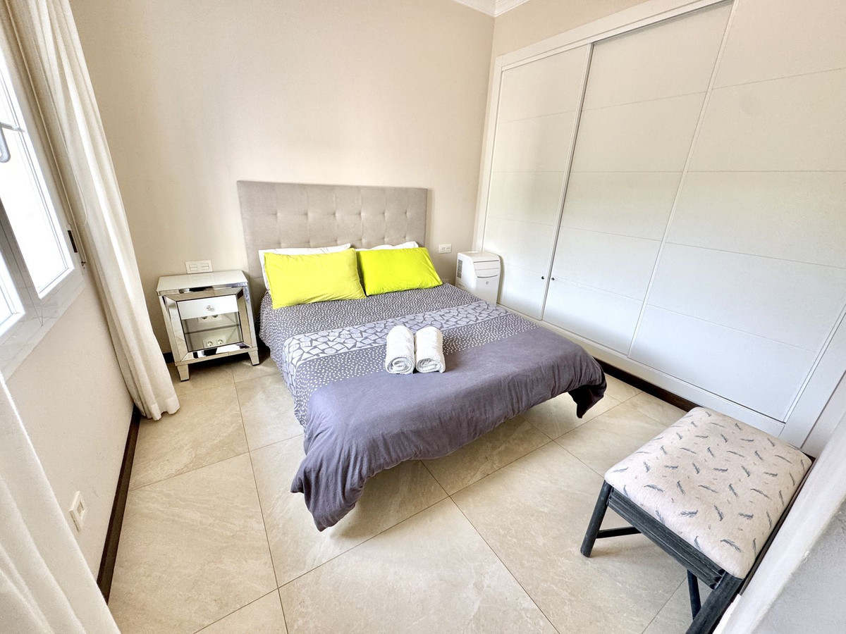 Image {index}: Detached Villa For sale, Nueva Andalucía, €1,695,000 [HFM-CL10252]