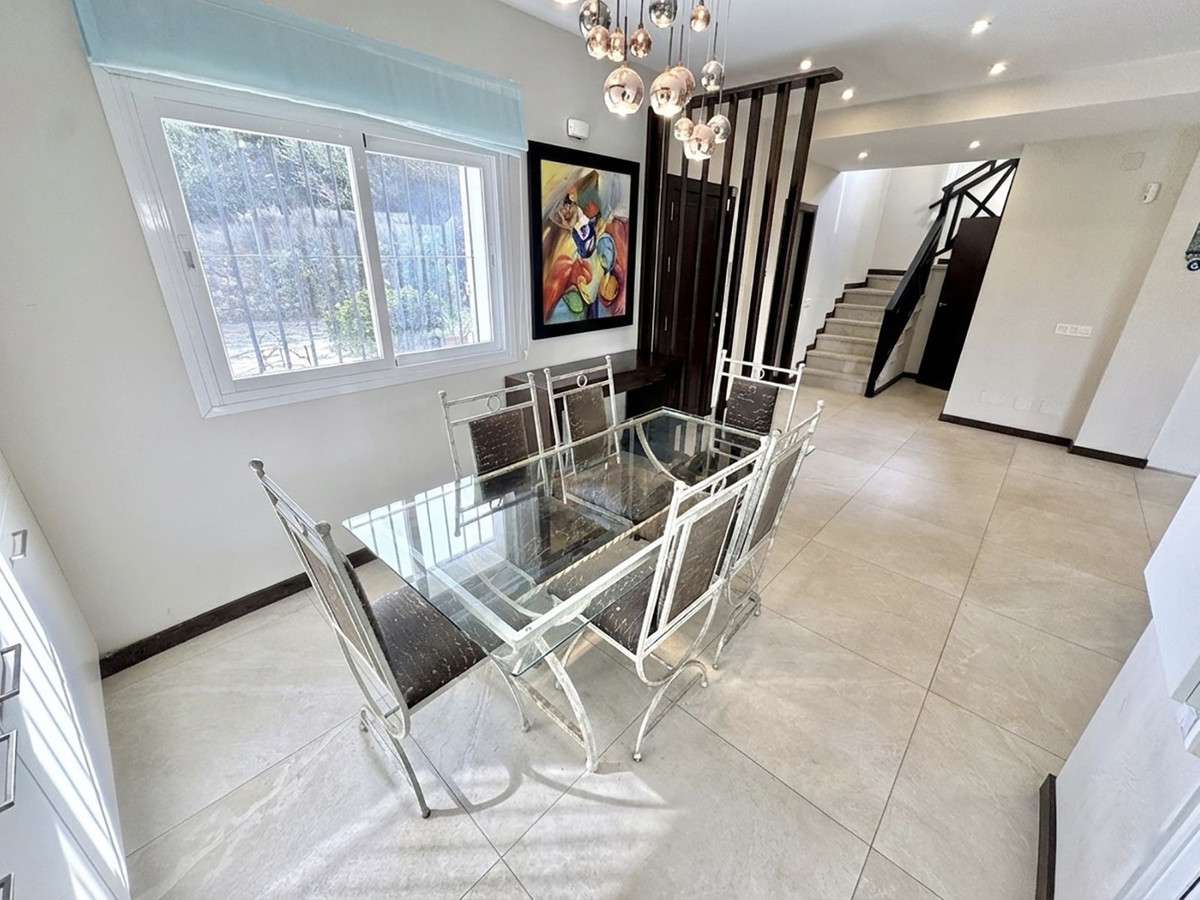 Image {index}: Detached Villa For sale, Nueva Andalucía, €1,695,000 [HFM-CL10252]