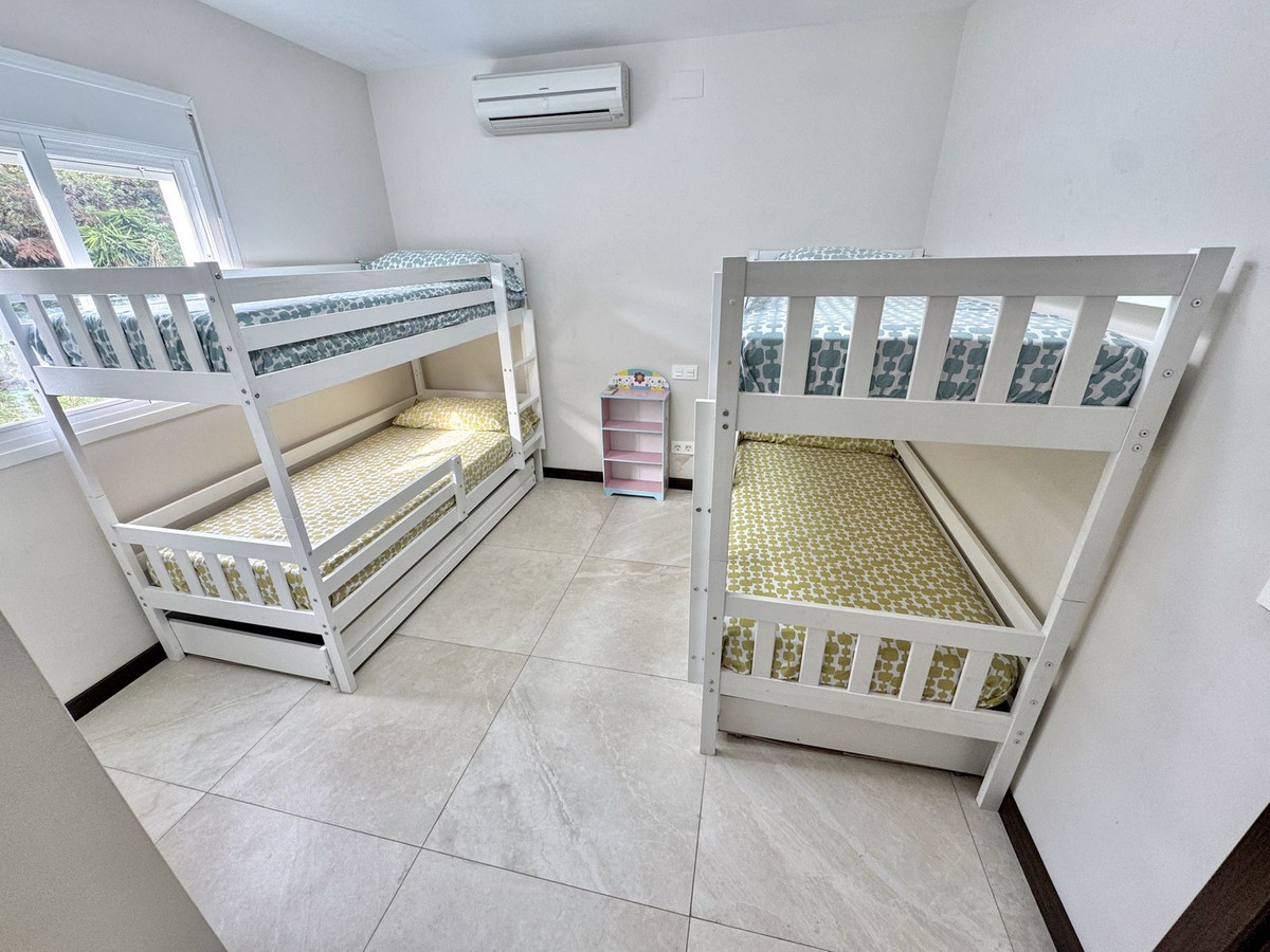 Image {index}: Detached Villa For sale, Nueva Andalucía, €1,695,000 [HFM-CL10252]