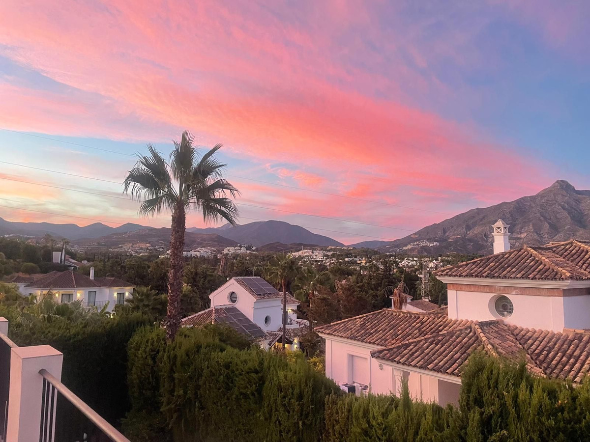 Image {index}: Detached Villa For sale, Nueva Andalucía, €1,695,000 [HFM-CL10252]