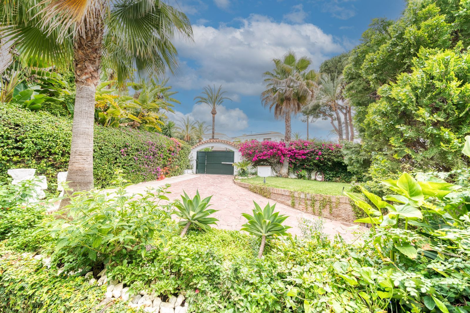 Image {index}: Detached Villa For sale, Marbella, €3,900,000 [HFM-D20011]