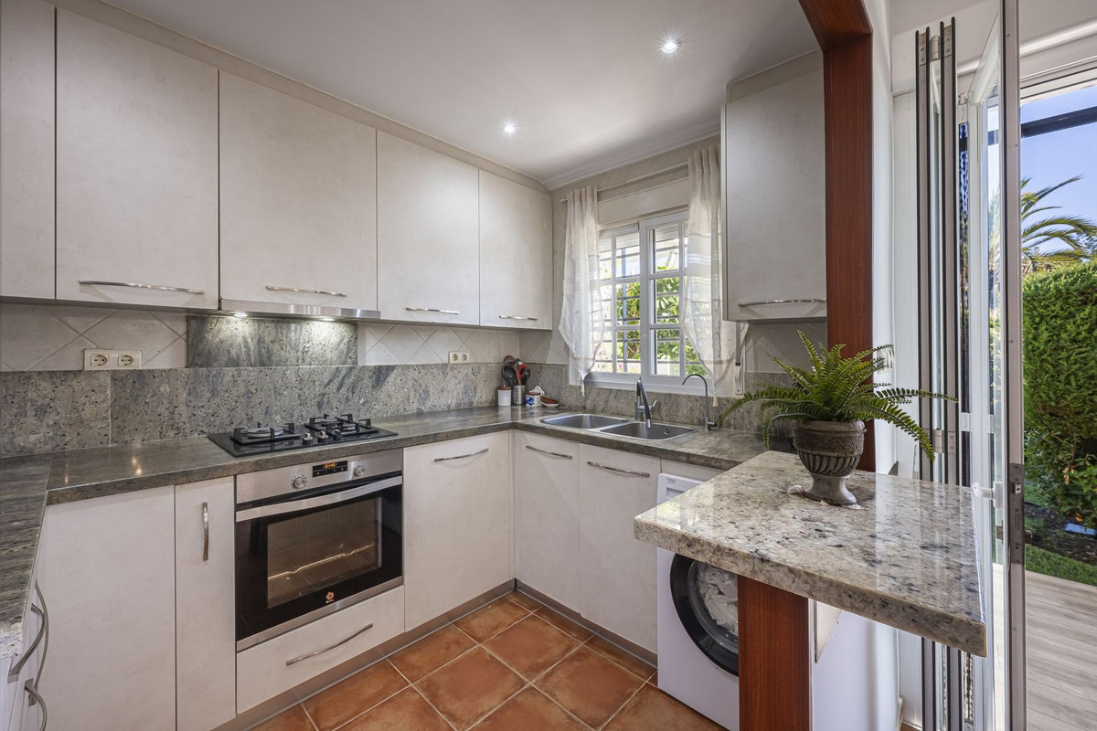 Image {index}: apartamento planta baja For sale, Nueva Andalucía, €422,000 [HFMs683554]