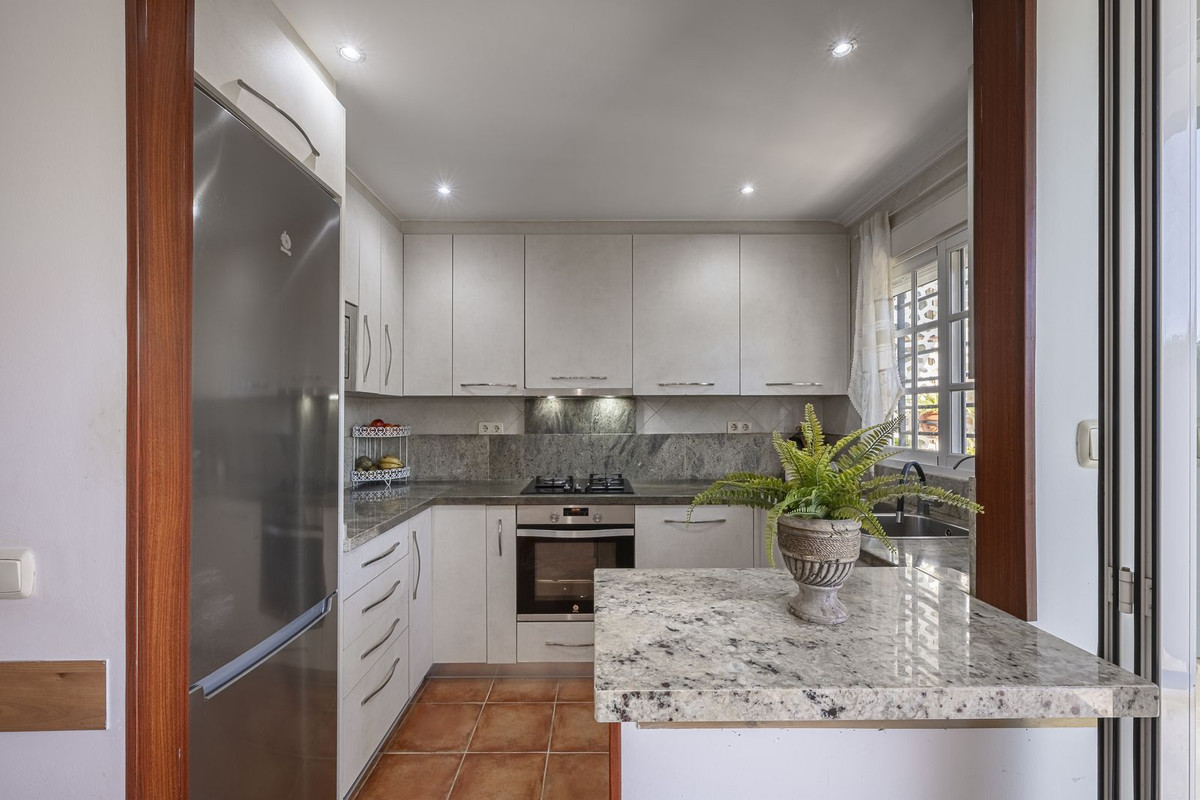 Image {index}: apartamento planta baja For sale, Nueva Andalucía, €422,000 [HFMs683554]