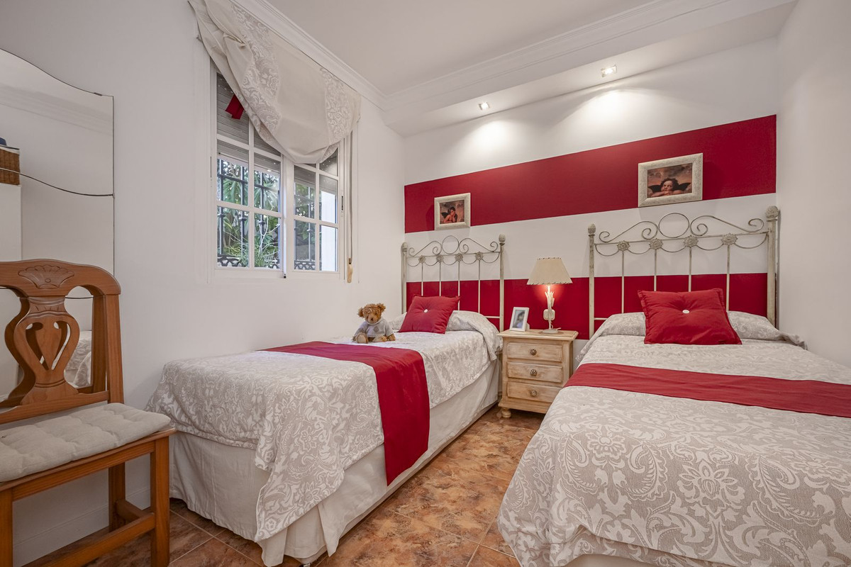 Image {index}: apartamento planta baja For sale, Nueva Andalucía, €422,000 [HFMs683554]