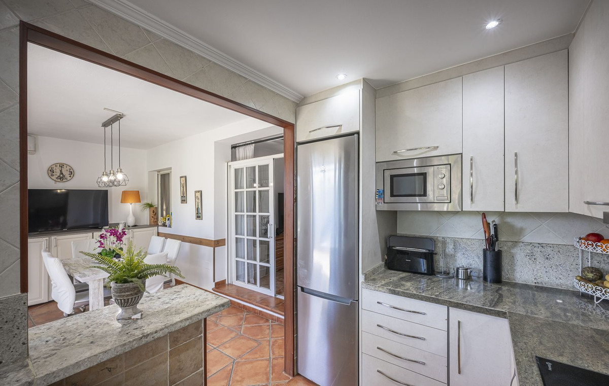 Image {index}: apartamento planta baja For sale, Nueva Andalucía, €422,000 [HFMs683554]