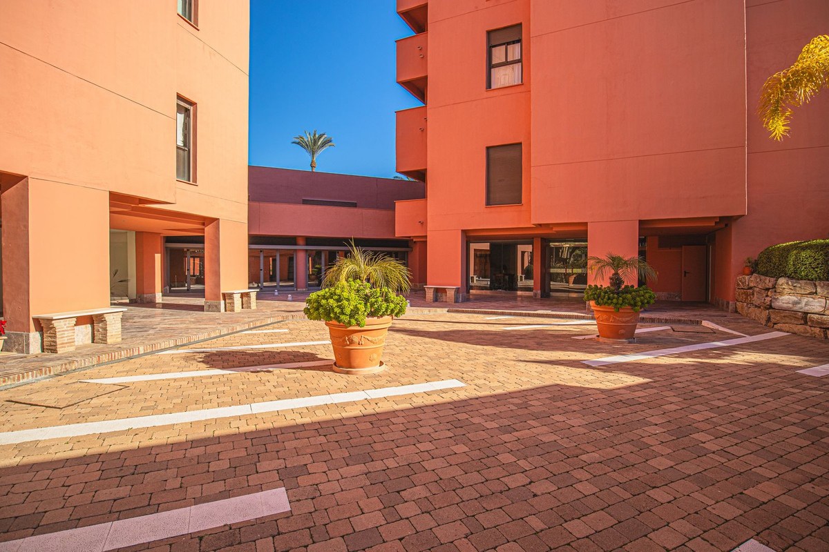 Image {index}: apartment For sale, Estepona, €700,000 [HFMs684117]