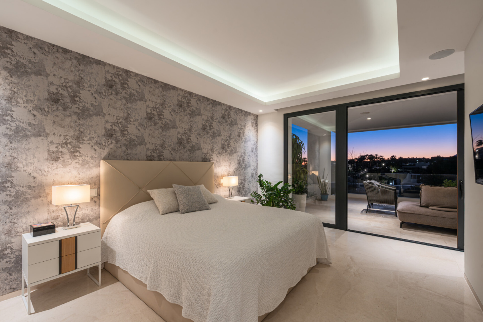 Image {index}: detached villa For sale, Nueva Andalucía, €3,980,000 [HFMs683587]