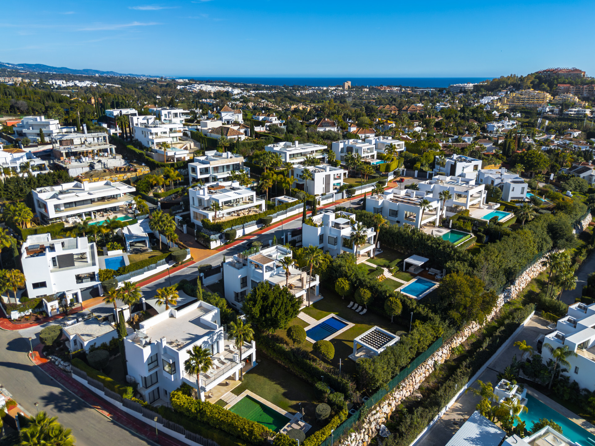 Image {index}: detached villa For sale, Nueva Andalucía, €3,980,000 [HFMs683587]