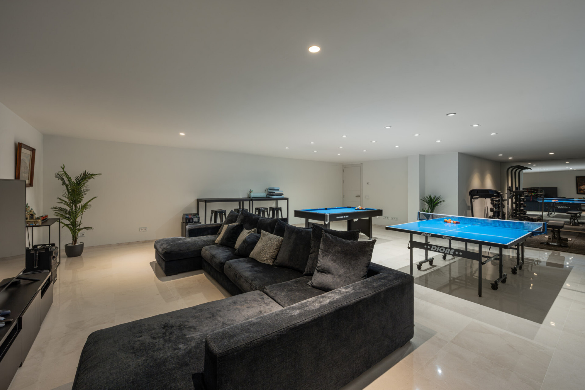 Image {index}: detached villa For sale, Nueva Andalucía, €3,980,000 [HFMs683587]