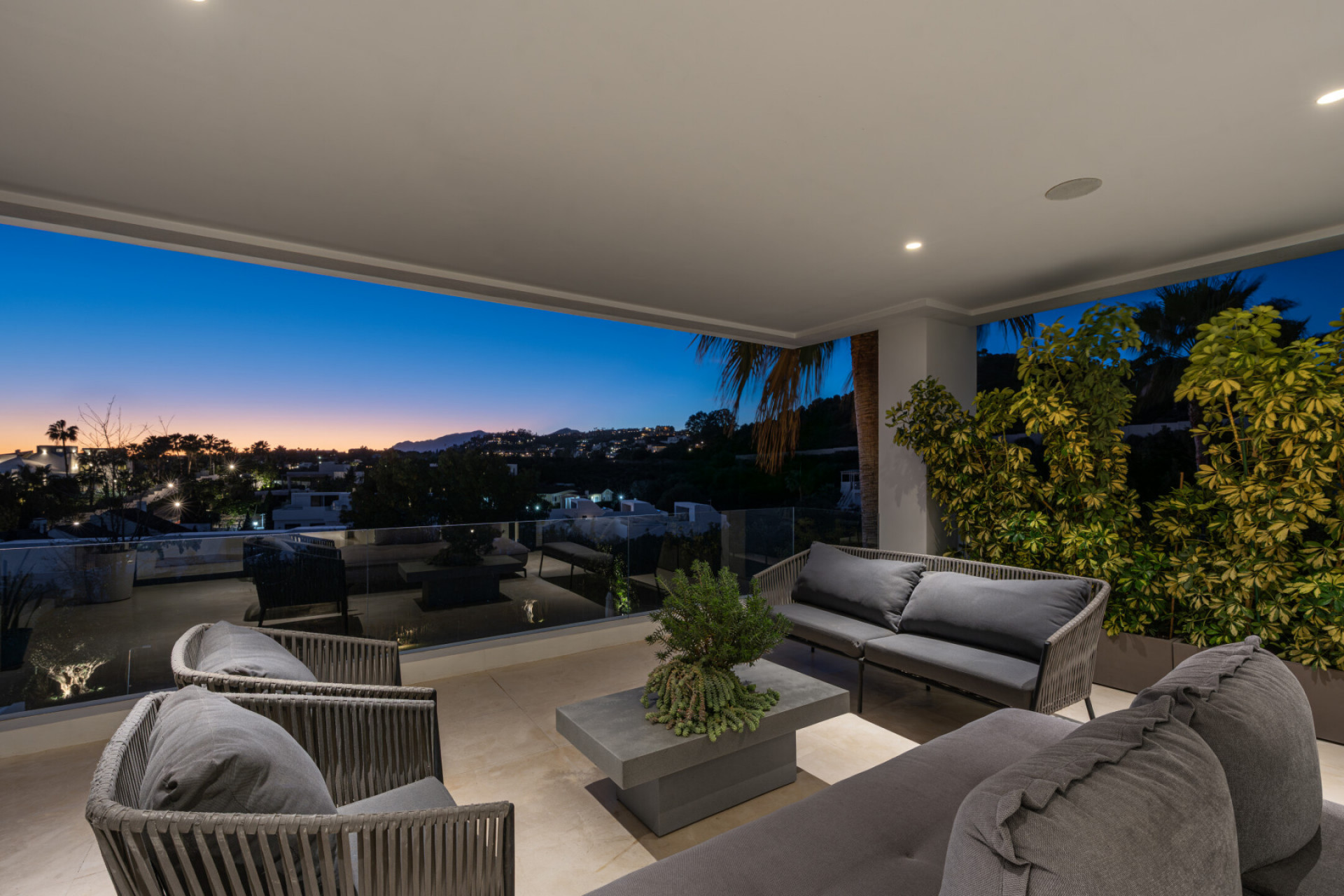 Image {index}: detached villa For sale, Nueva Andalucía, €3,980,000 [HFMs683587]