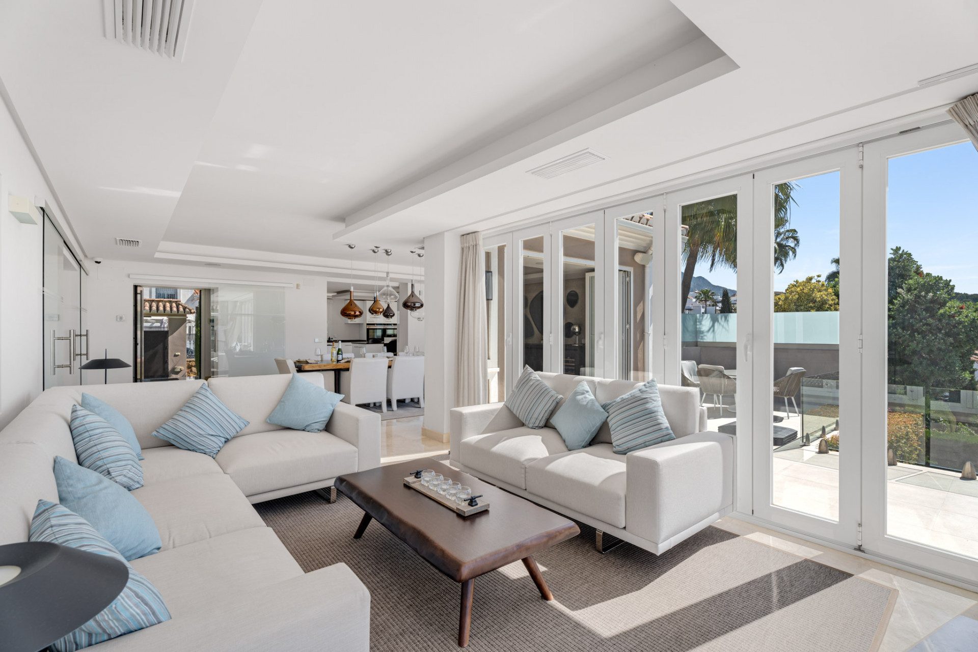 Image {index}: detached villa For sale, Nueva Andalucía, €3,650,000 [HFMs683590]