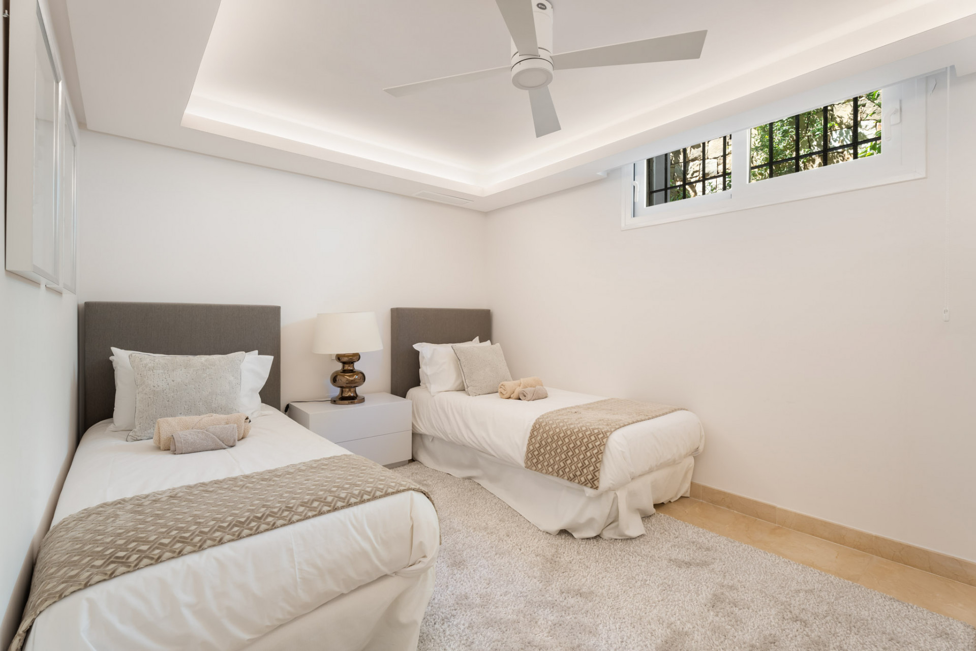 Image {index}: detached villa For sale, Nueva Andalucía, €3,650,000 [HFMs683590]