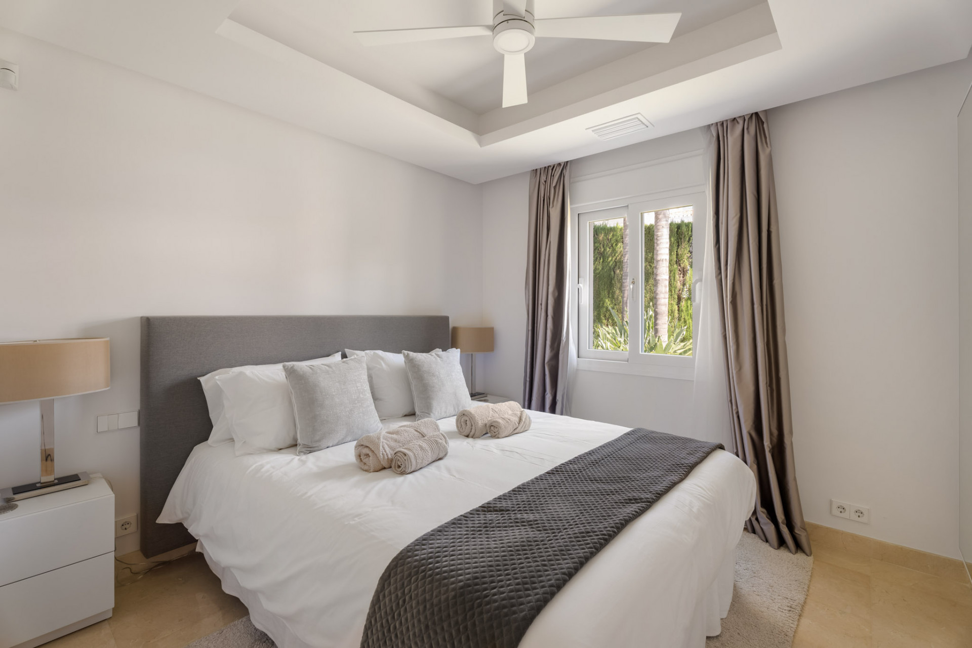 Image {index}: detached villa For sale, Nueva Andalucía, €3,650,000 [HFMs683590]