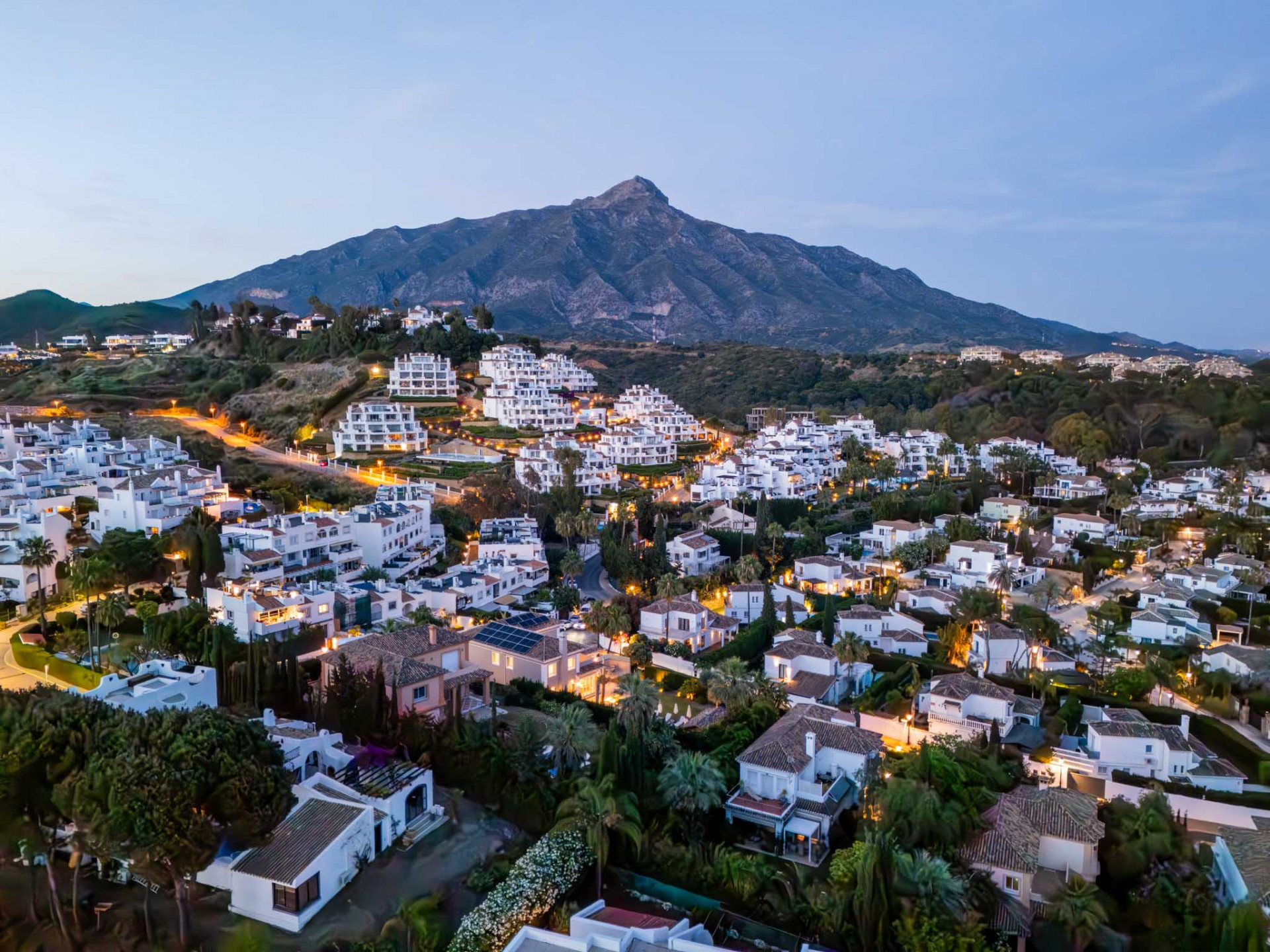 Image {index}: detached villa For sale, Nueva Andalucía, €3,650,000 [HFMs683590]