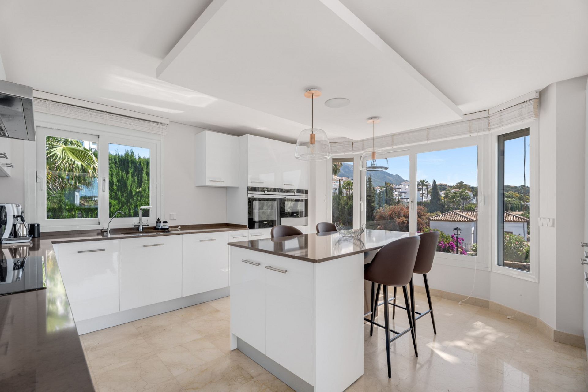 Image {index}: detached villa For sale, Nueva Andalucía, €3,650,000 [HFMs683590]