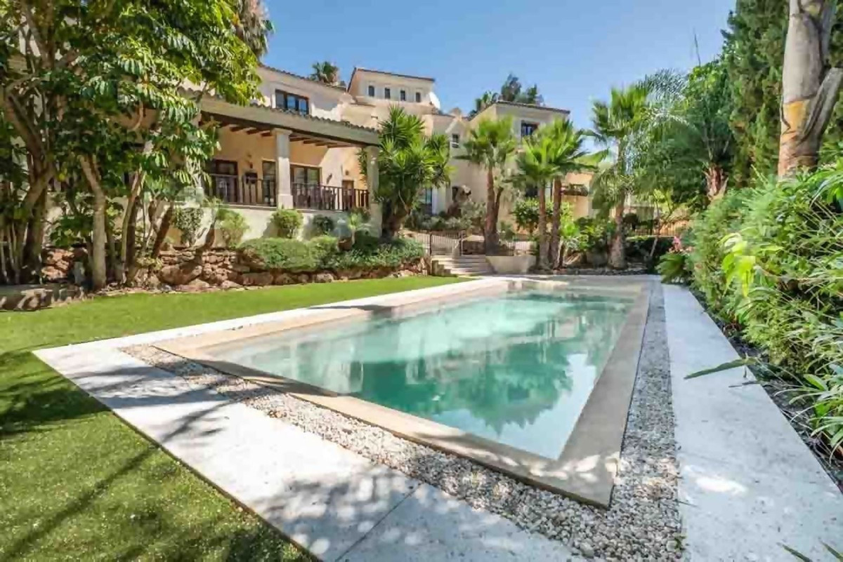 Image 1: Detached Villa For sale, sotogrande, €1,924,000 [HFMs727187]