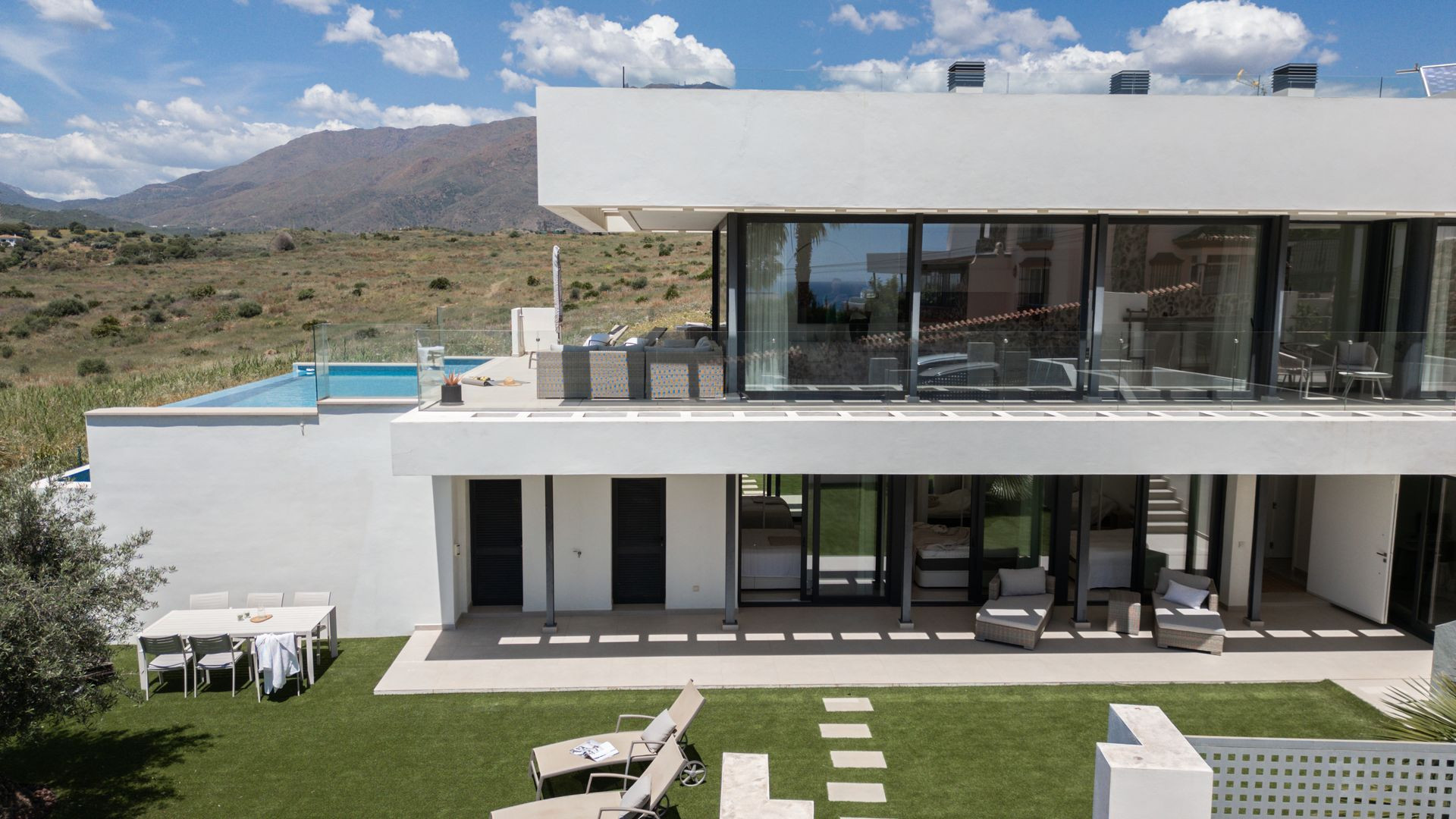 Image 1: Detached Villa For sale, Estepona, €2,195,000 [HFMs724625]
