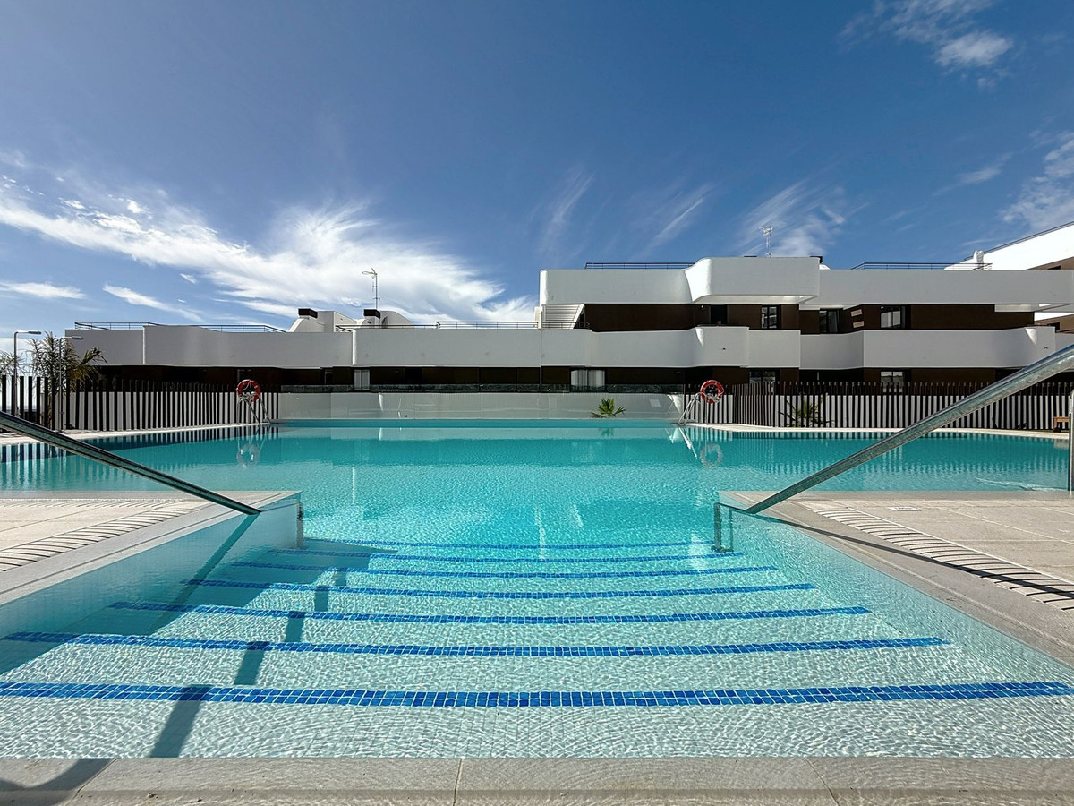 Image 1: Penthouse Duplex For sale, Estepona, €1,390,000 [HFMs724398]