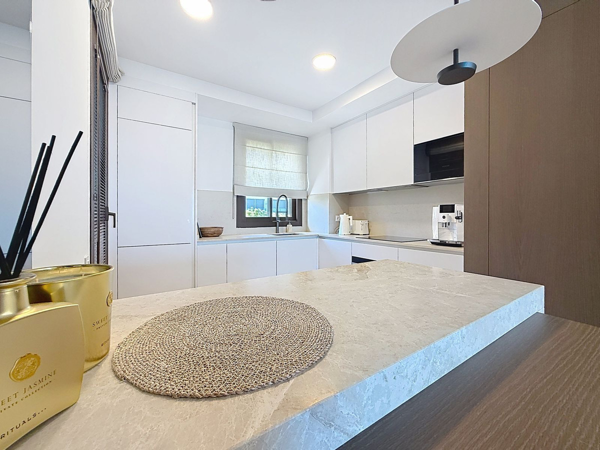 Image 12: Penthouse Duplex For sale, Estepona, €1,390,000 [HFMs724398]