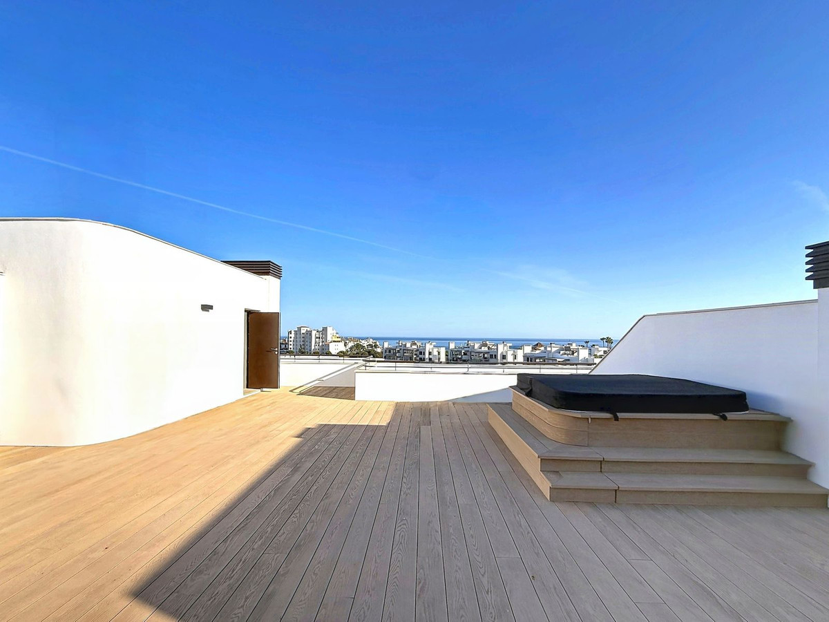 Image 3: Penthouse Duplex For sale, Estepona, €1,390,000 [HFMs724398]