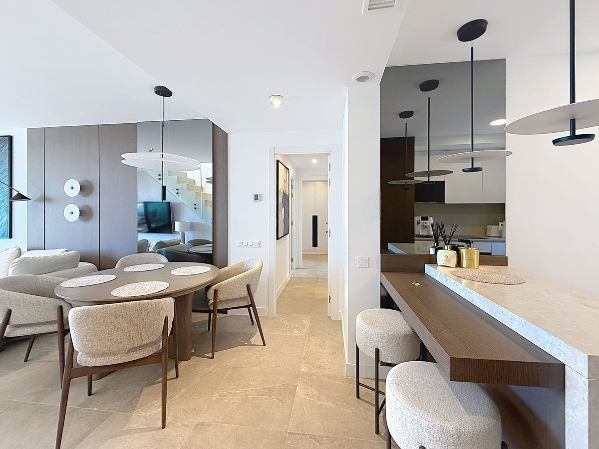 Image 11: Penthouse Duplex For sale, Estepona, €1,390,000 [HFMs724398]
