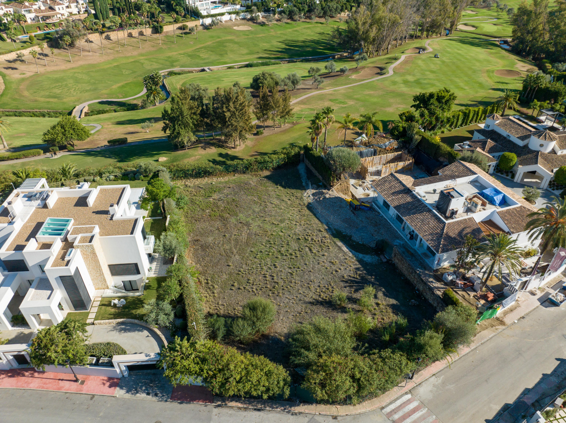 Image 0: Terreno For sale, Nueva Andalucía, €3,200,000 [HFMs723227]