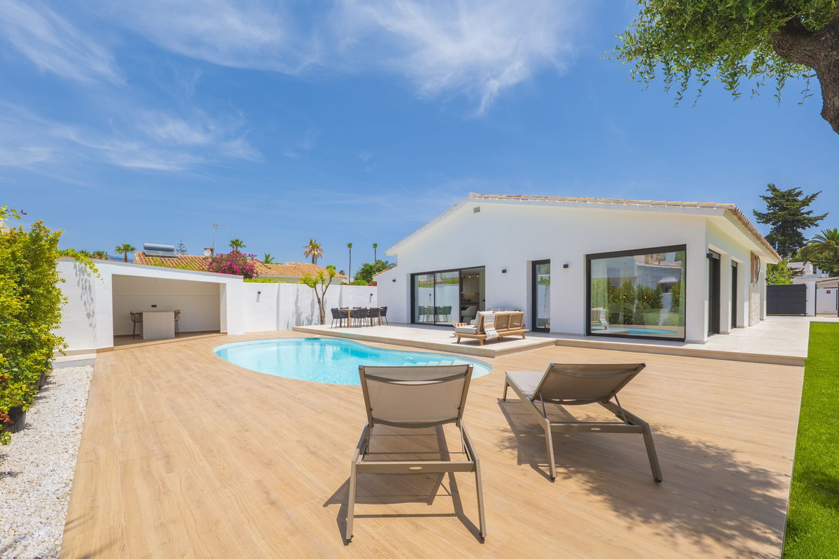 Image 1: Detached Villa For sale, Estepona, €2,650,000 [HFMs722973]