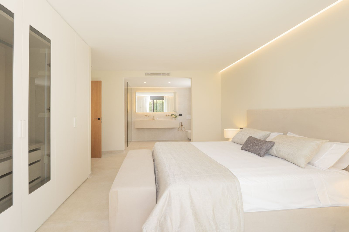 Image 30: Detached Villa For sale, Estepona, €2,650,000 [HFMs722973]