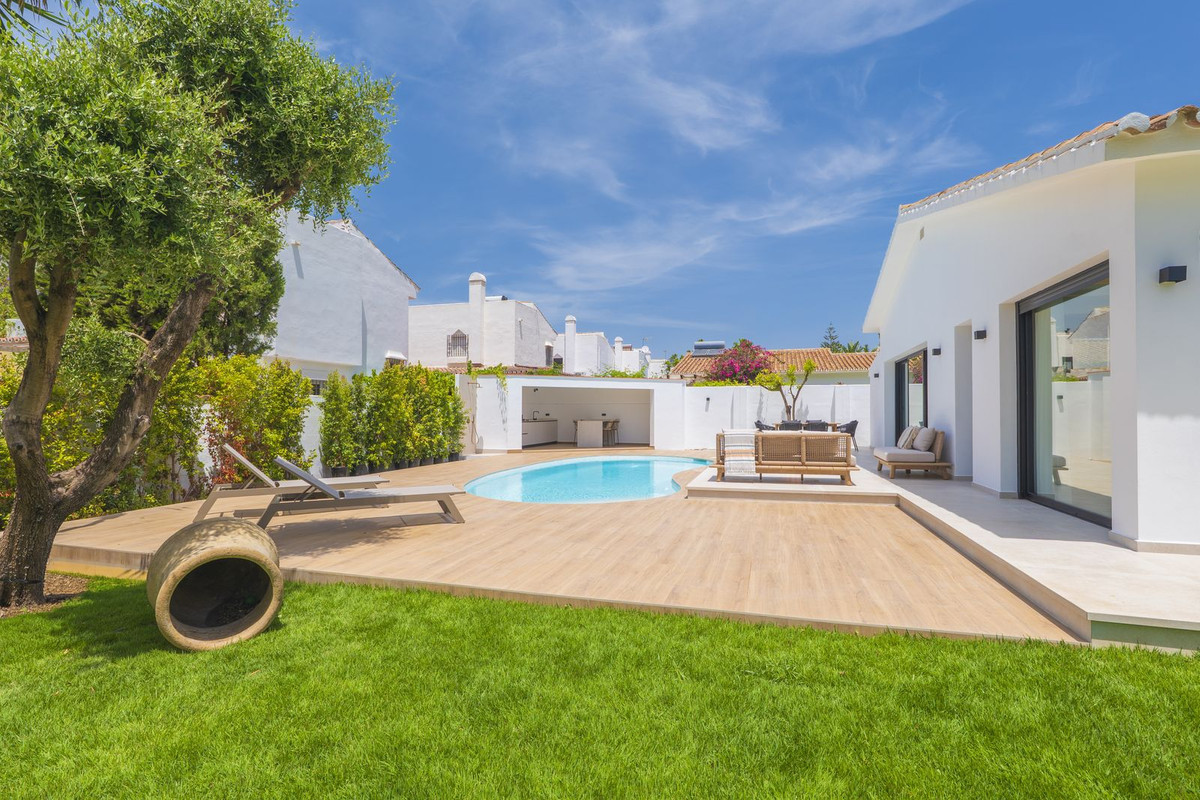 Image 3: Detached Villa For sale, Estepona, €2,650,000 [HFMs722973]