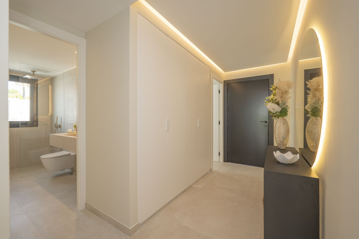 Image 25: Detached Villa For sale, Estepona, €2,650,000 [HFMs722973]