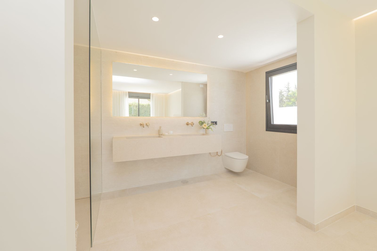 Image 31: Detached Villa For sale, Estepona, €2,650,000 [HFMs722973]