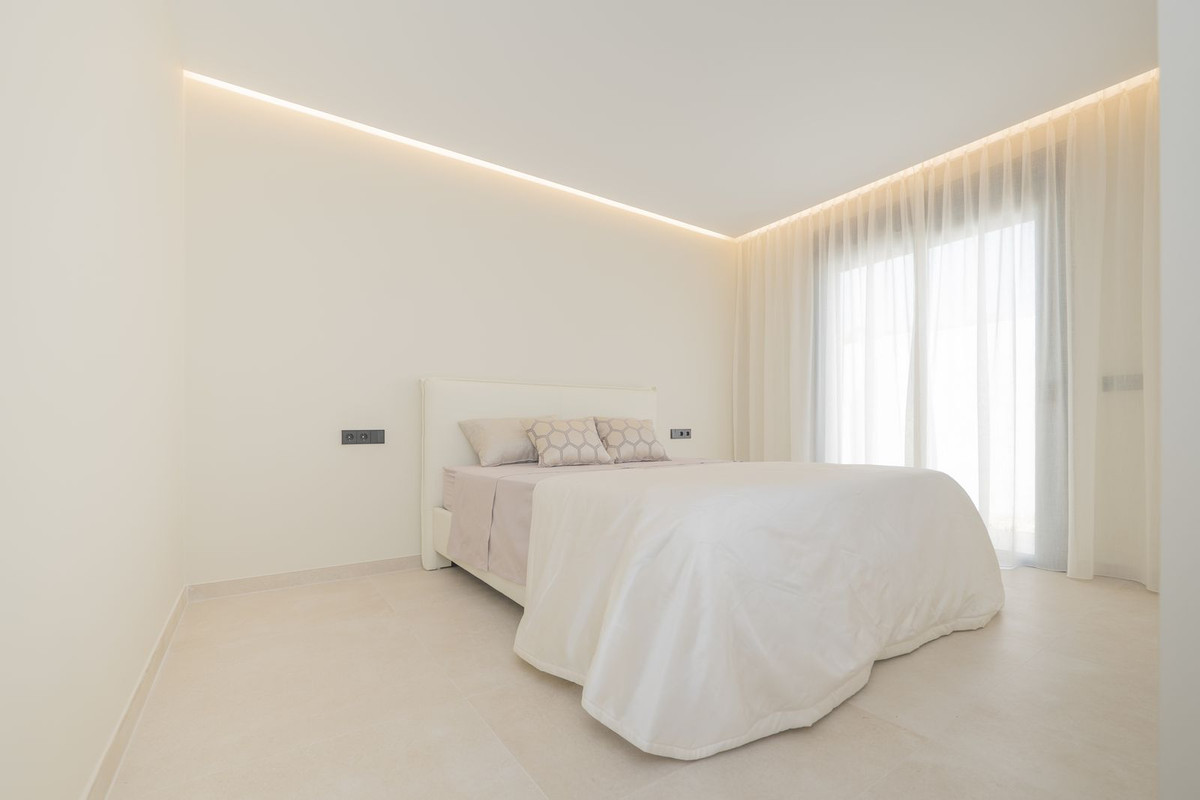 Image 33: Detached Villa For sale, Estepona, €2,650,000 [HFMs722973]