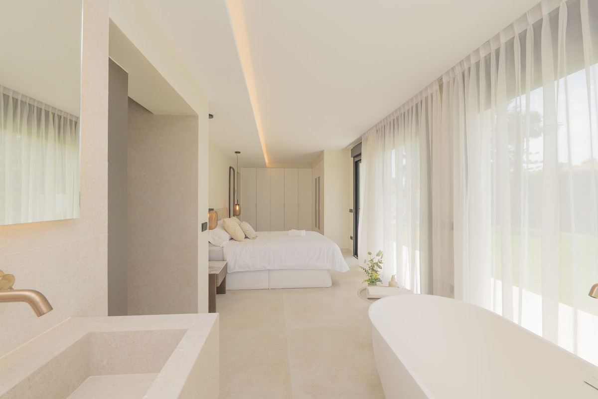 Image 23: Detached Villa For sale, Estepona, €2,650,000 [HFMs722973]