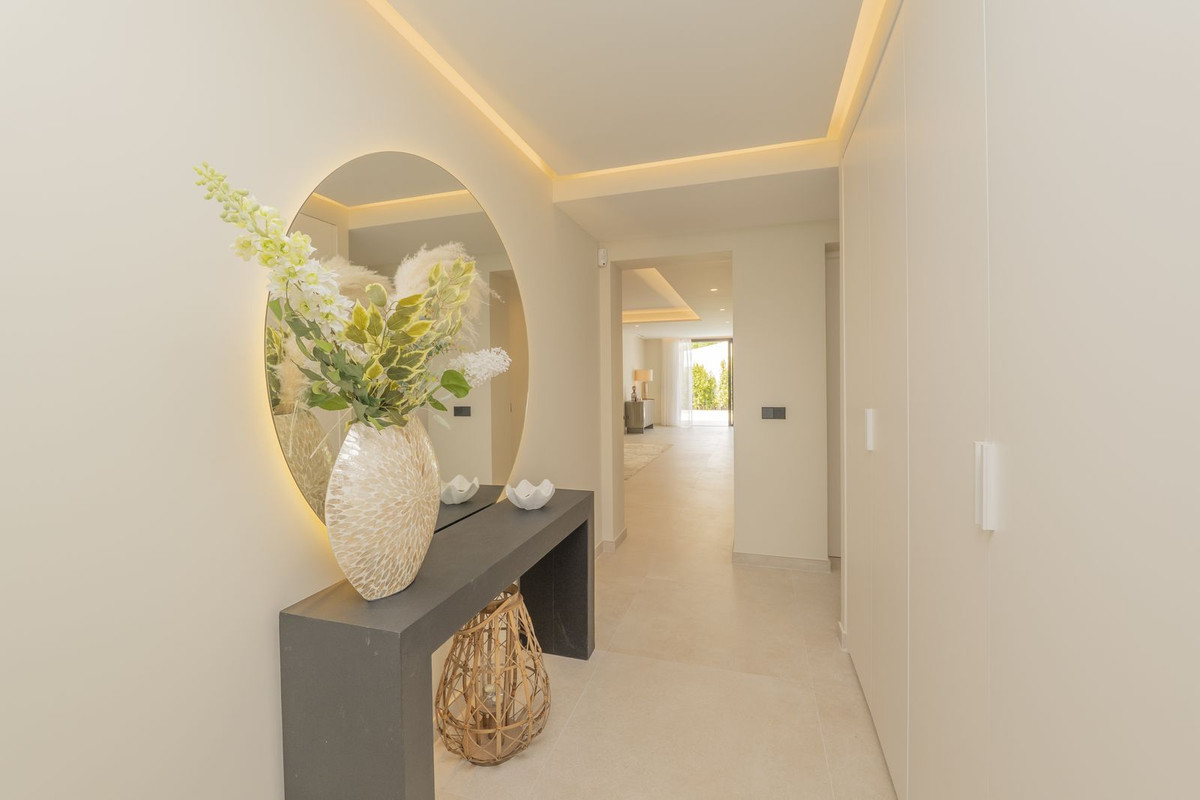 Image 20: Detached Villa For sale, Estepona, €2,650,000 [HFMs722973]