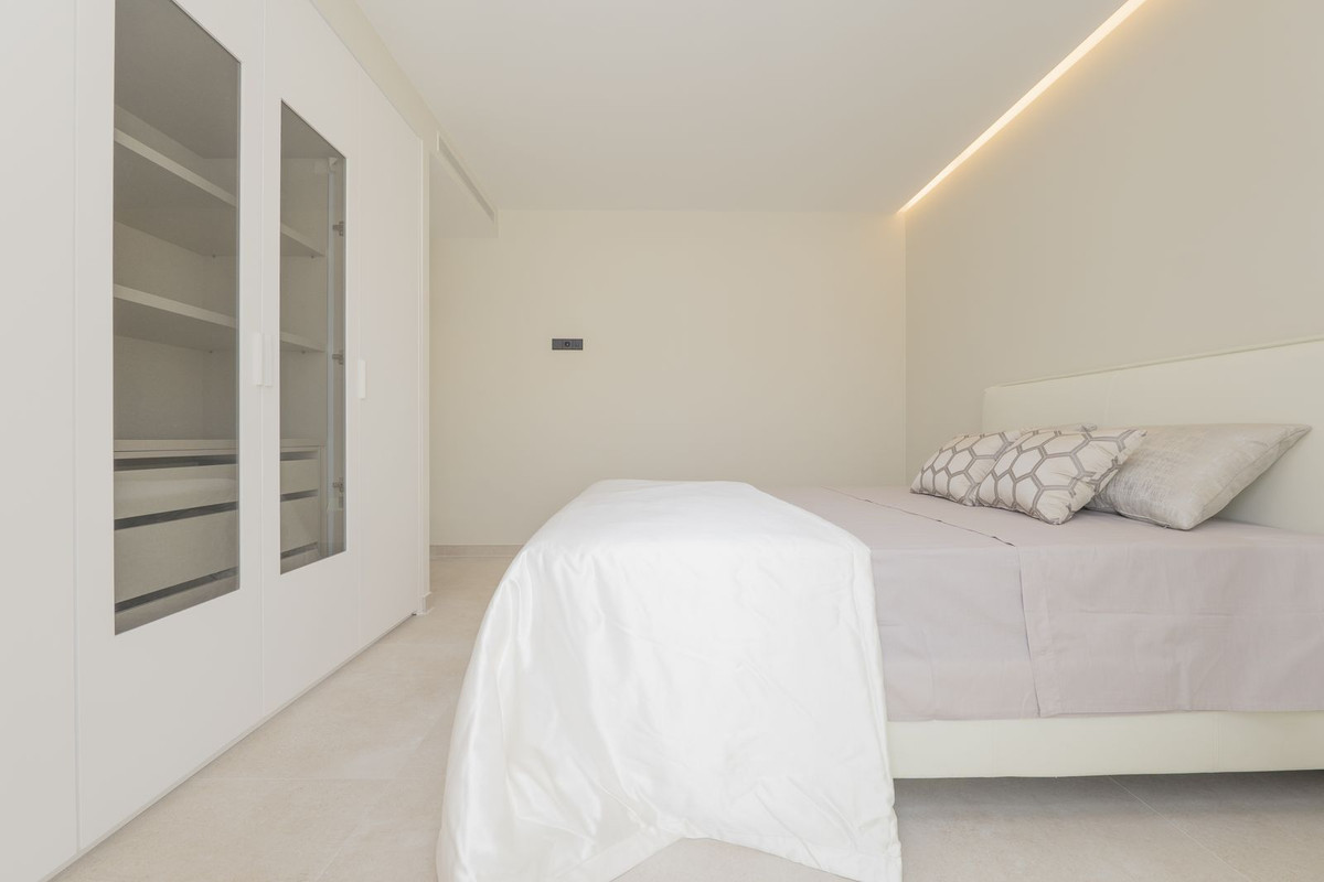 Image 32: Detached Villa For sale, Estepona, €2,650,000 [HFMs722973]