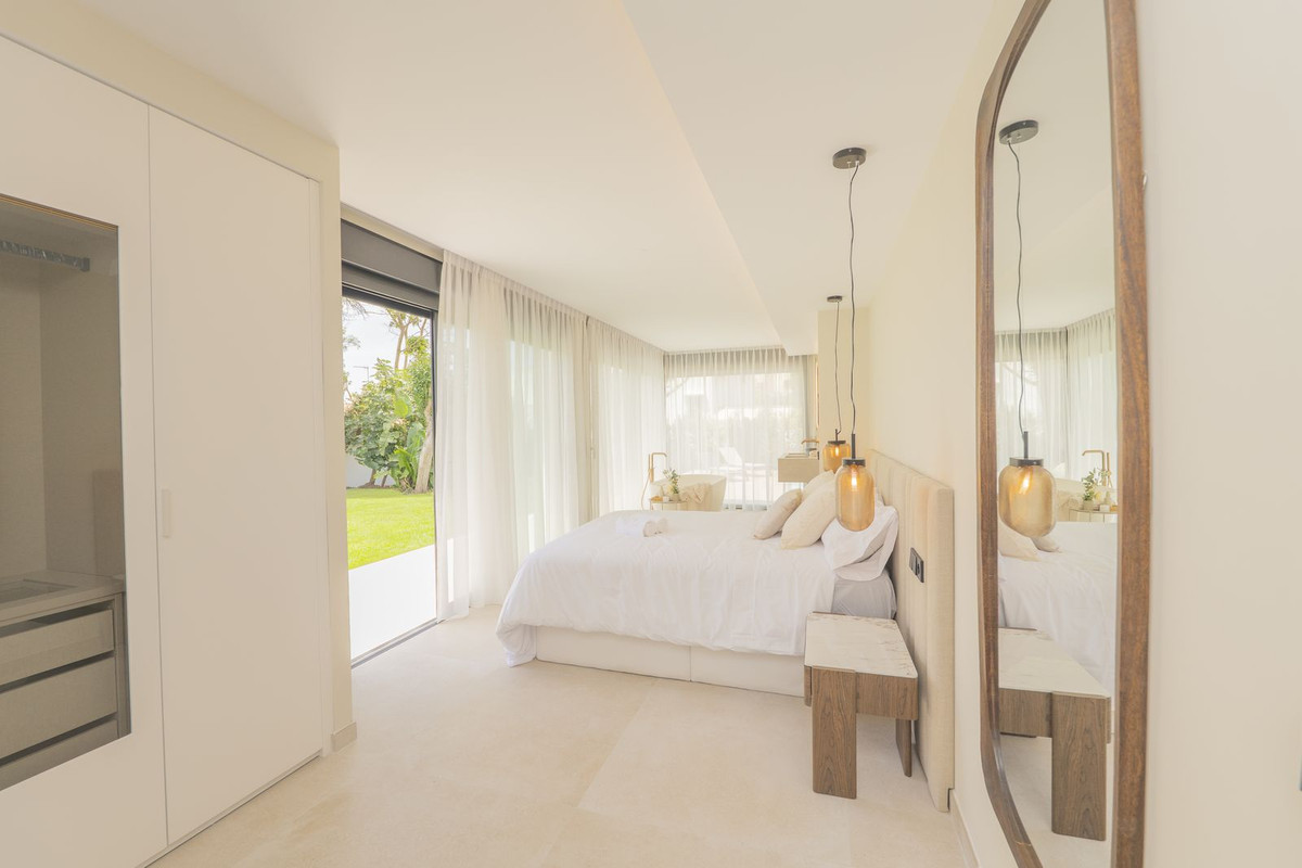 Image 24: Detached Villa For sale, Estepona, €2,650,000 [HFMs722973]