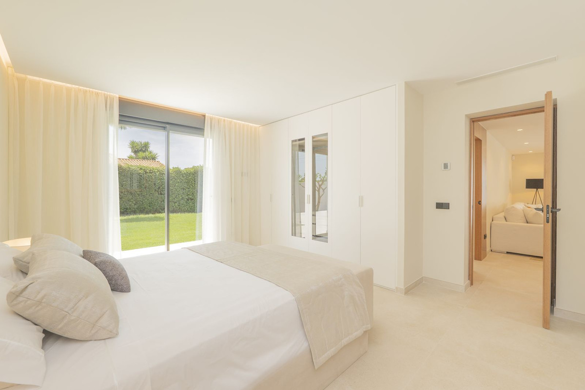 Image 26: Detached Villa For sale, Estepona, €2,650,000 [HFMs722973]