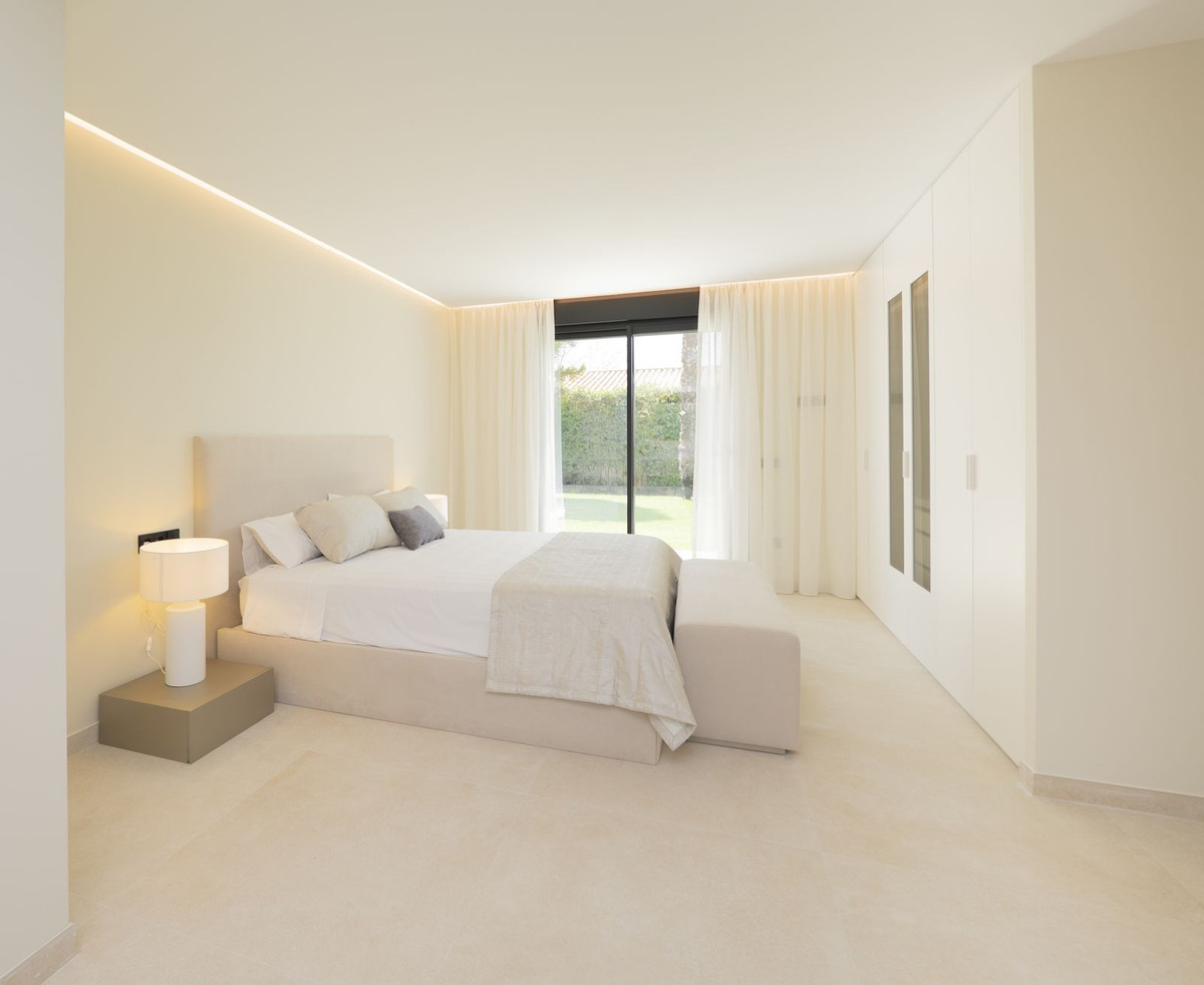 Image 27: Detached Villa For sale, Estepona, €2,650,000 [HFMs722973]