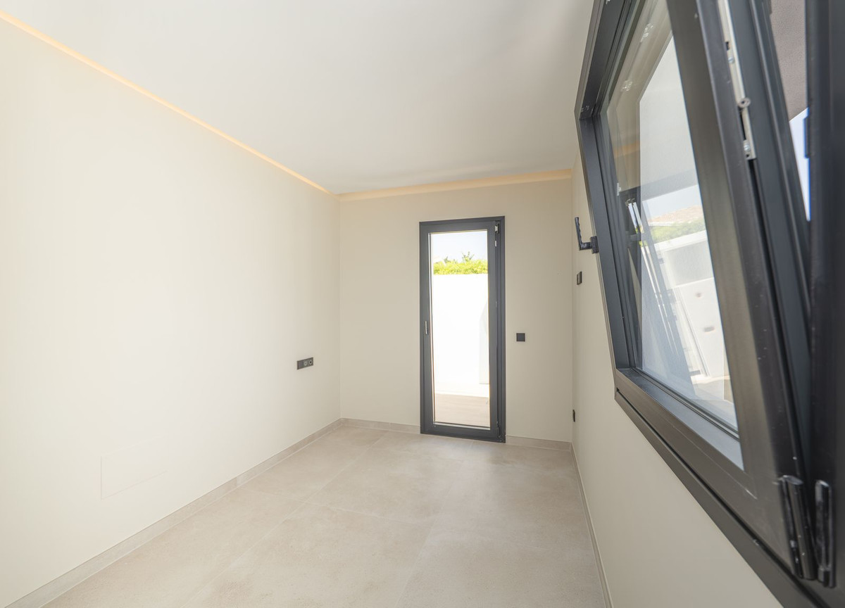 Image 35: Detached Villa For sale, Estepona, €2,650,000 [HFMs722973]